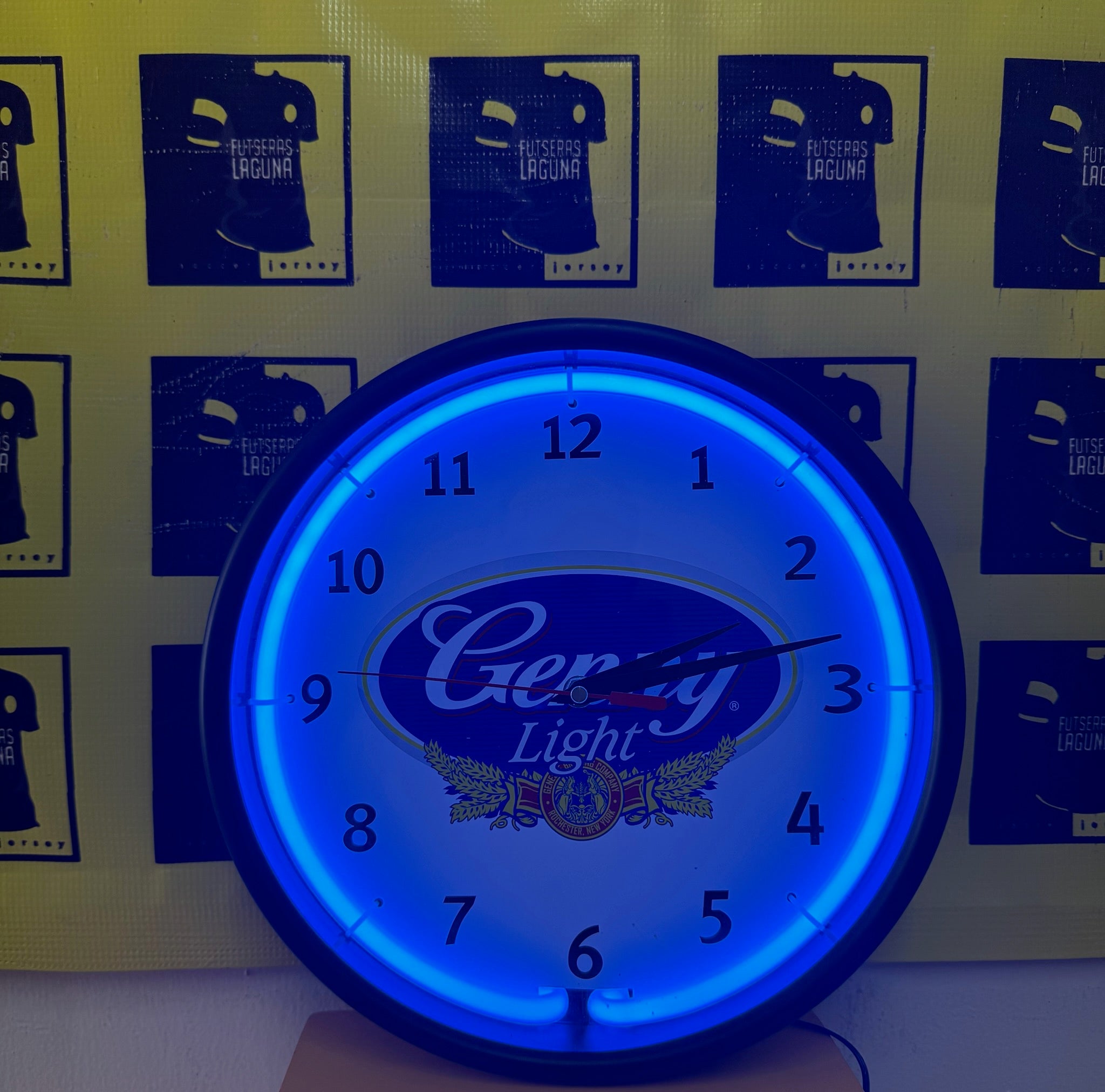 Reloj vintage cerveza light